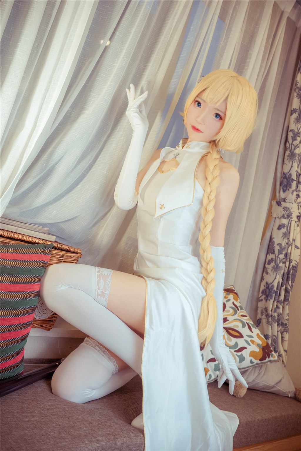 91黑料网快讯：露天酒吧中偶像与情人低语交谈，浪漫情愫悄然萌动