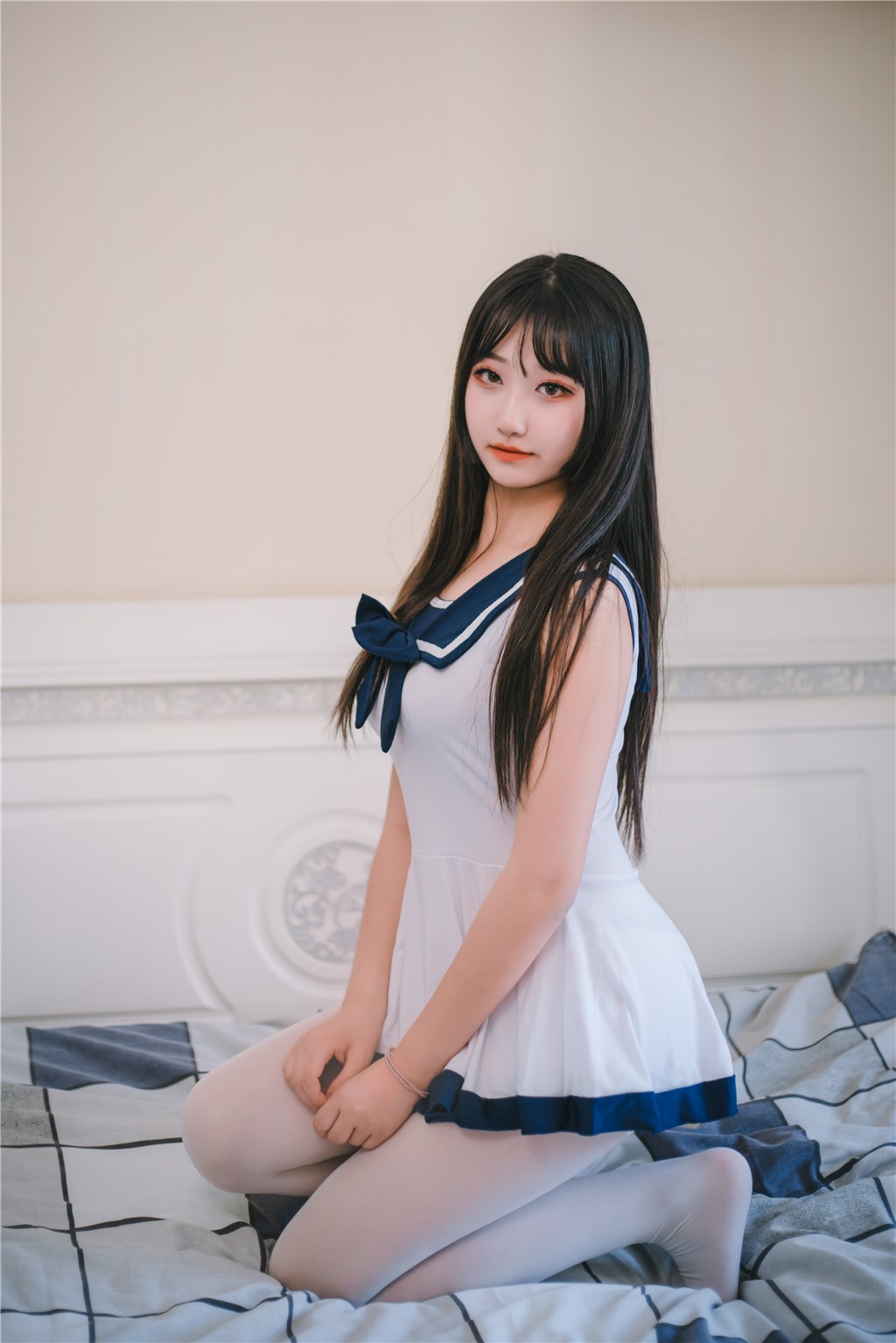 91黑料网独家：夜幕下偶像与情人街头悄然牵手，暧昧场面定格成经典